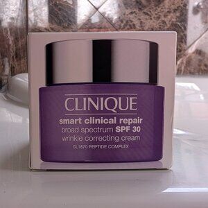 Clinique Smart moisturizer with SPF 30